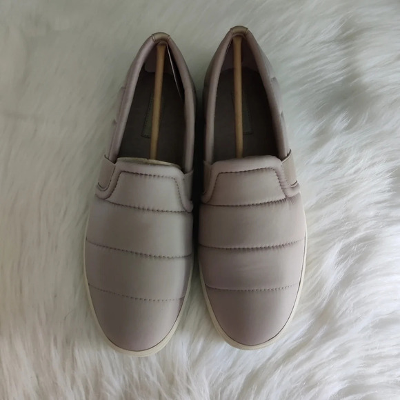 *NIB* Vince Blair Quilted Slip On in Cobblestone - Picture 2 of 6